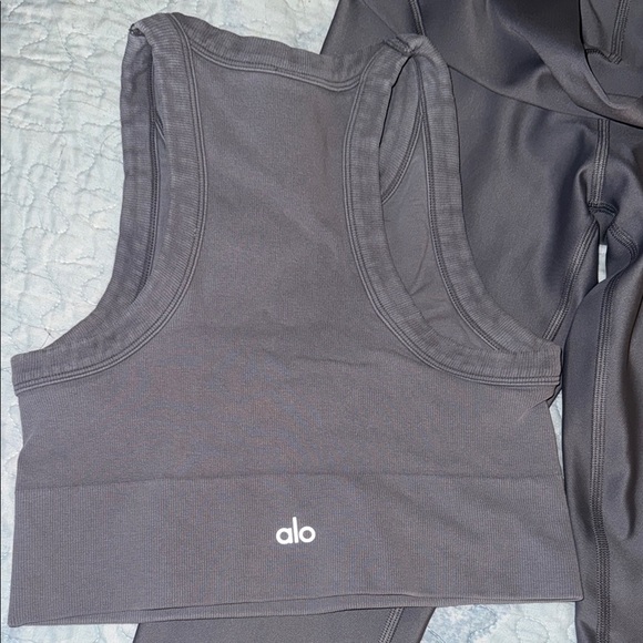 Alo Matching Set - Picture 5 of 9